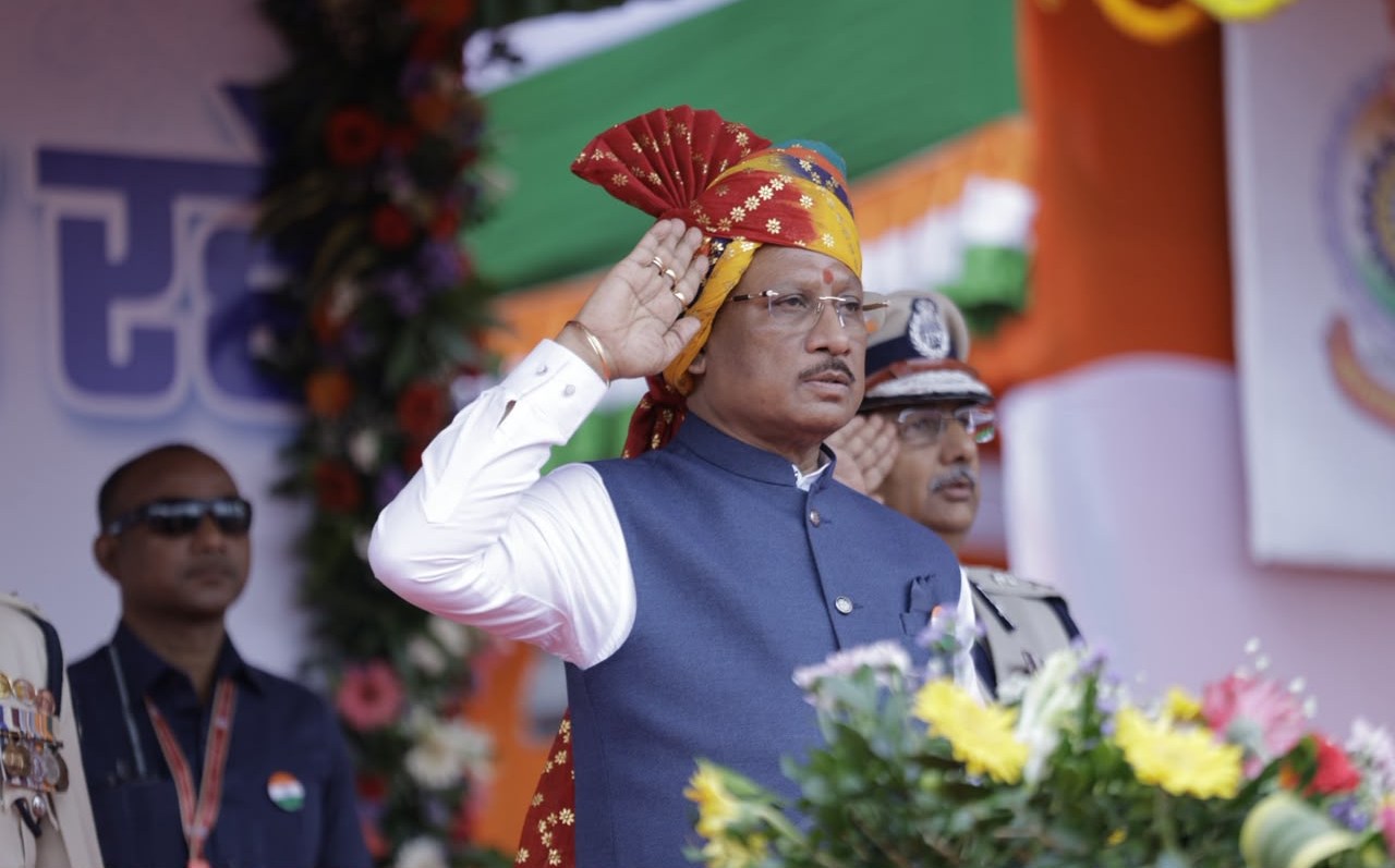 रायपुर स्वतंत्रता दिवस 2026: घुड़सवारों का हैरतअंगेज शो, महिला बैगपाइपर बैंड की धुनें और डॉग स्क्वाड के हैरतअंगेज करतबों ने मोहा मन