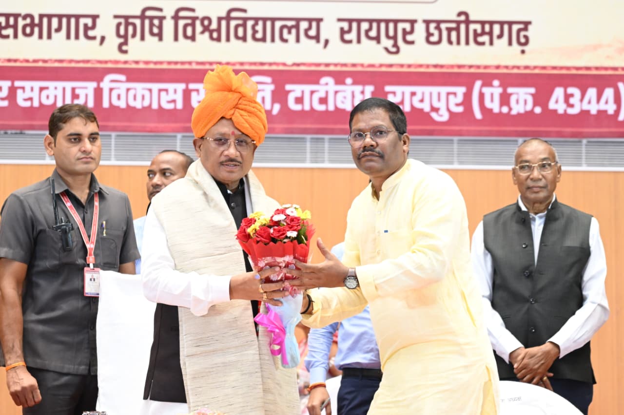 ‘शिक्षा समाज के विकास का मूल मंत्र’: CM विष्णु देव साय ने कंवर समाज के पदाधिकारियों को दिलाई शपथ, सामुदायिक भवनों के लिए ₹1.55 करोड़ की घोषणा