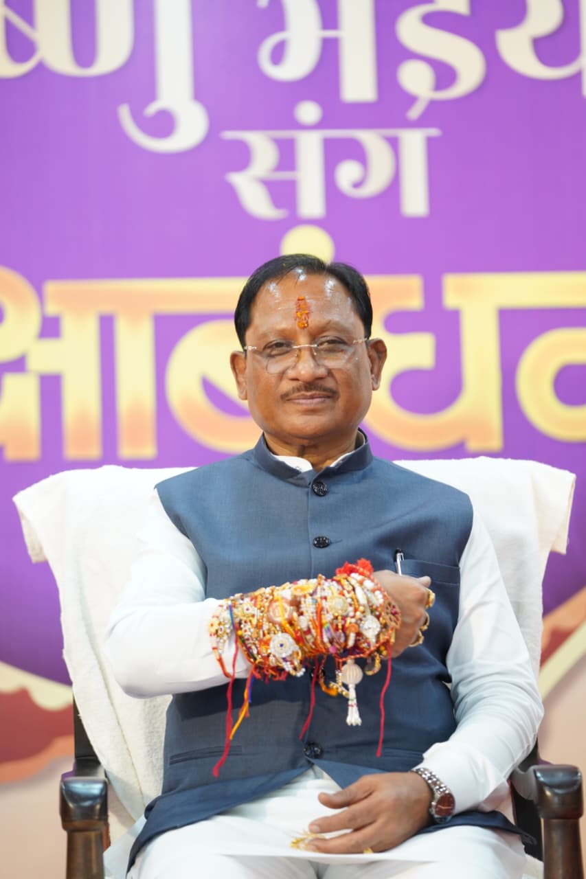 बहनों का स्नेह और आशीर्वाद मेरे लिए अनमोल: सीएम विष्णु देव साय; मुख्यमंत्री निवास में रक्षाबंधन का आत्मीय उल्लास