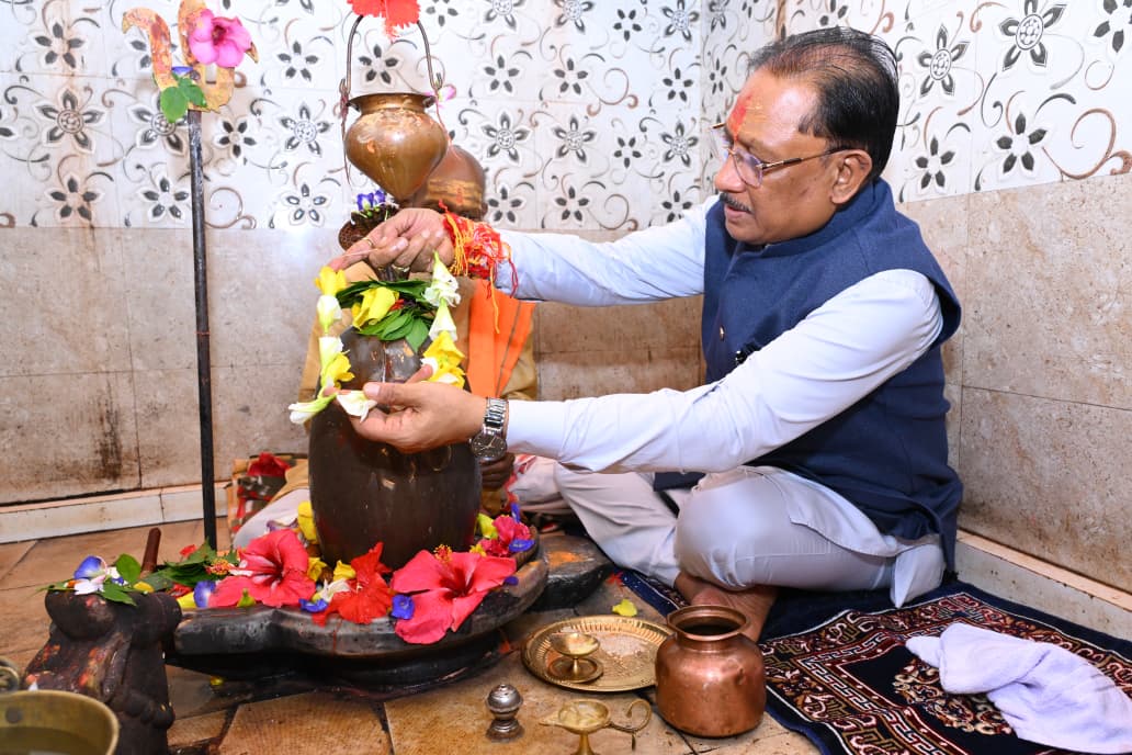 जशपुर के केरसई में बाबा भोलेनाथ के दरबार पहुंचे CM विष्णु देव साय, विधि-विधान से की पूजा-अर्चना